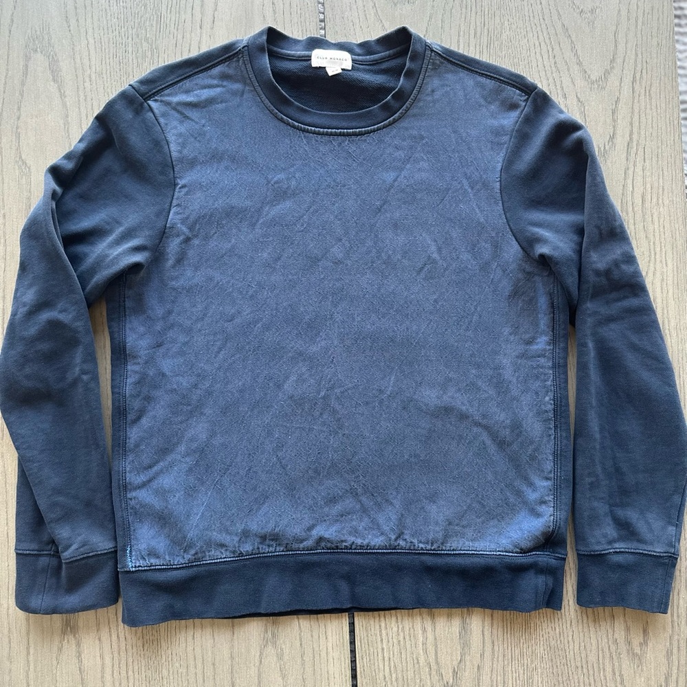 Men’s medium Club Monaco crew neck. Two tone color and in good condition.